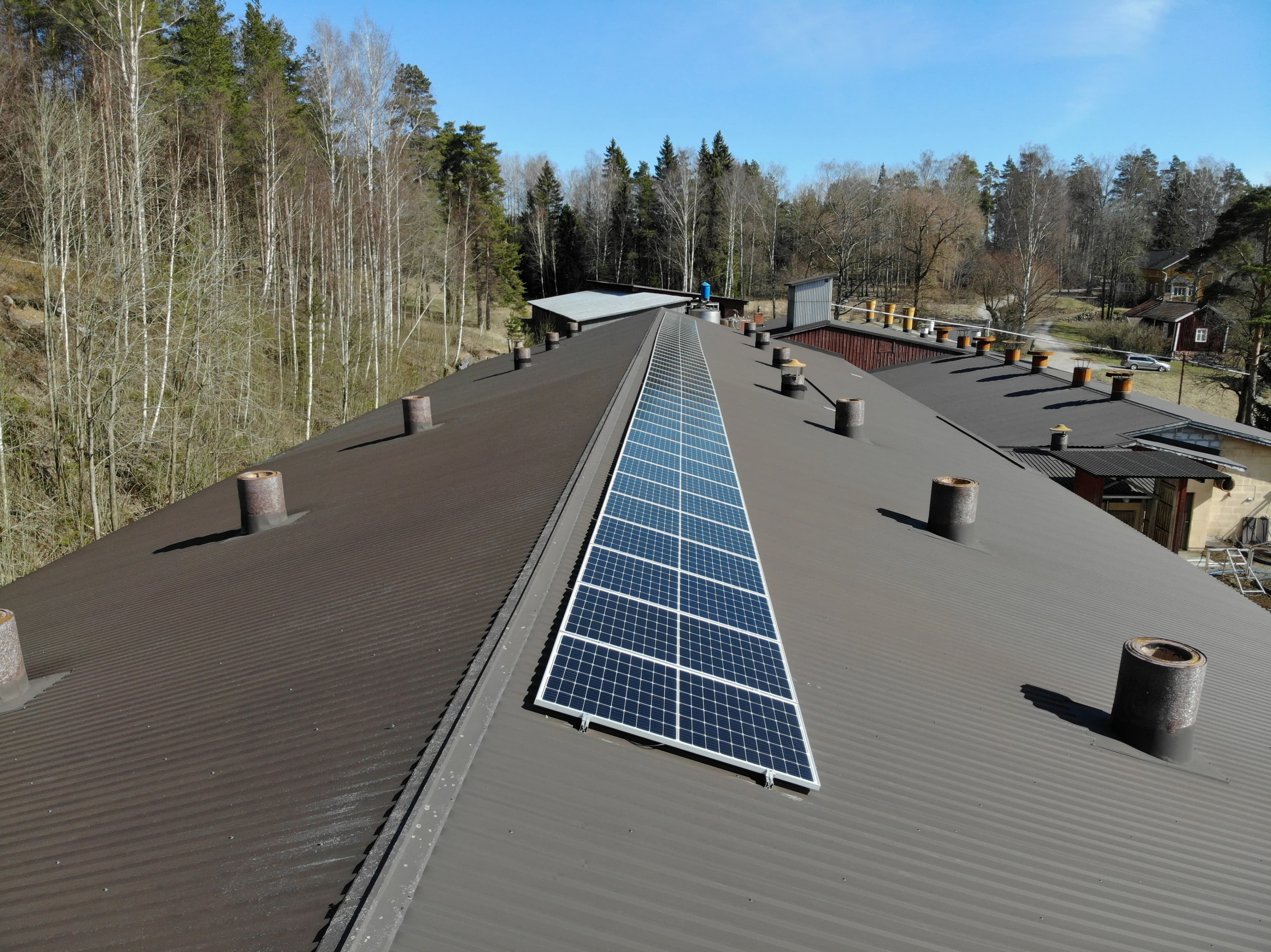 produktbild på svart solcellspanel från 1komma5°