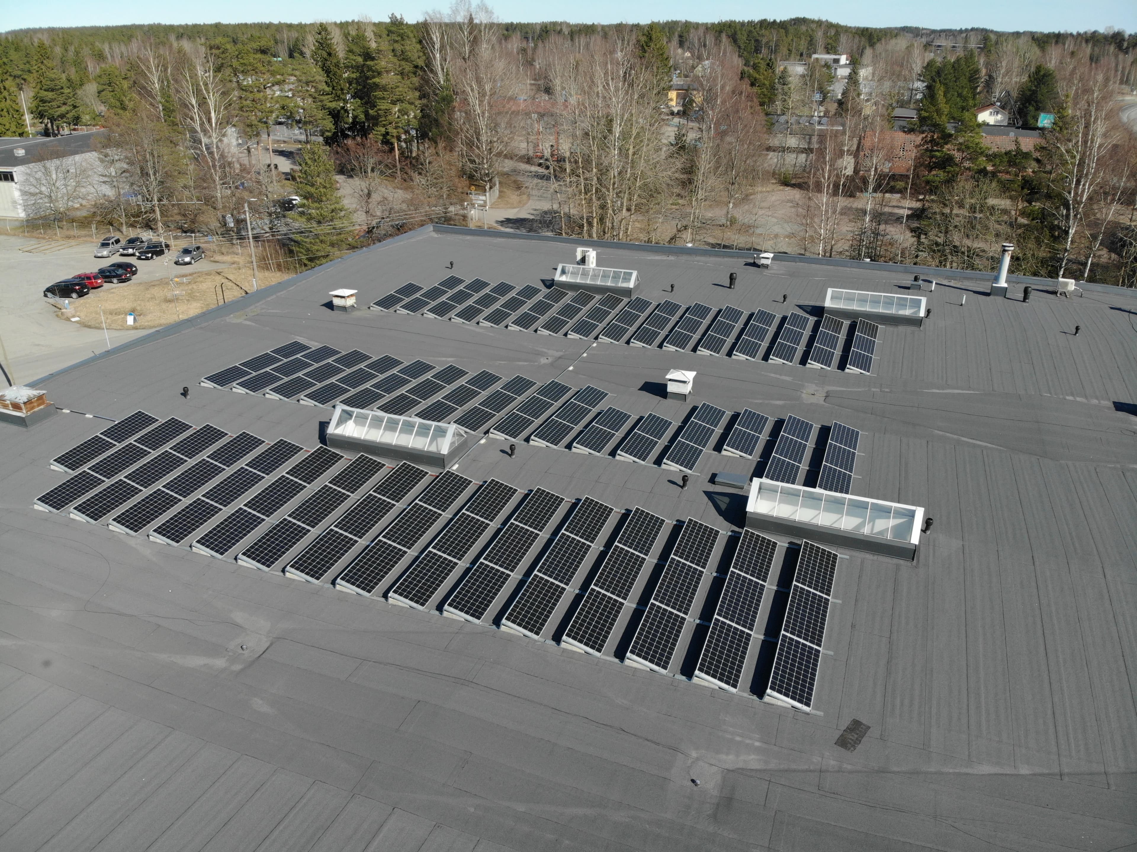 tasakatolla aurinkopaneelit